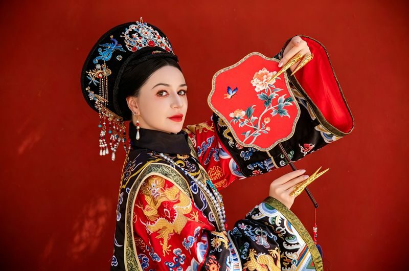 Beijing Qing Dynasty Gege traditional Hanfu costume rental & photography experience - Why Beihai Park works for costume photos