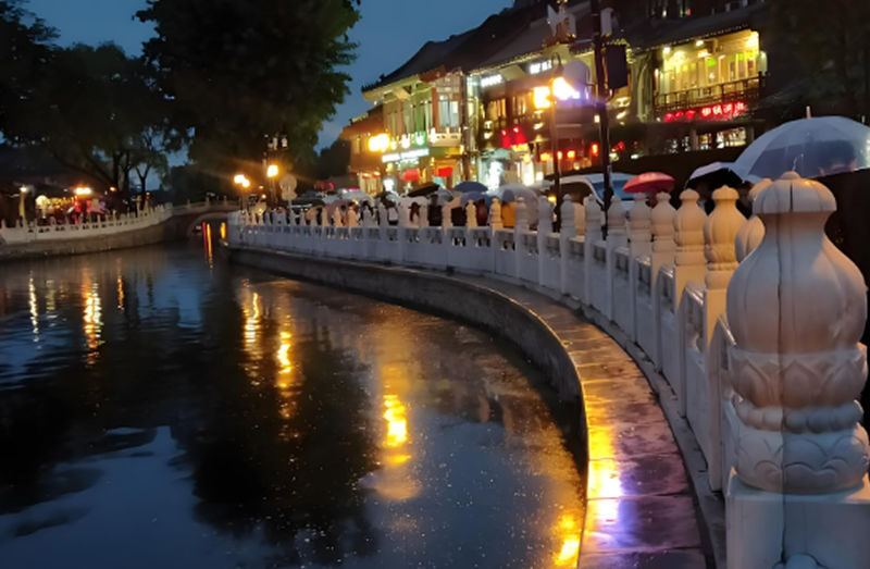 Beijing South Luogu Alley & Houhai Night Guided Tour - A guided walk, not a monument checklist