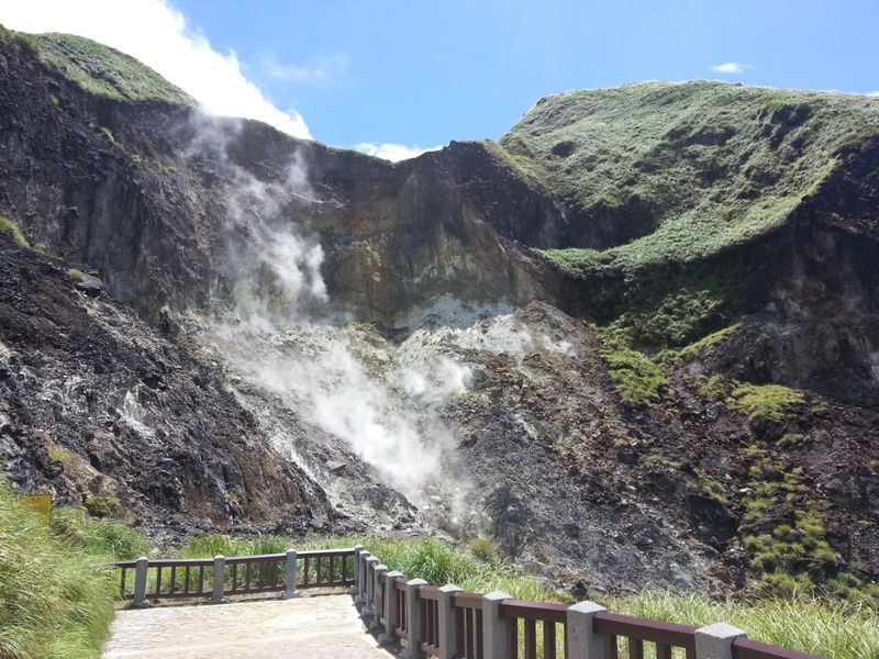 Beitou & Yangmingshan Day Tour: Thermal Valley, Xiaoyoukeng (From Taipei / Guaranteed Departure) - The mountain road and Yangmingshan Flower Clock