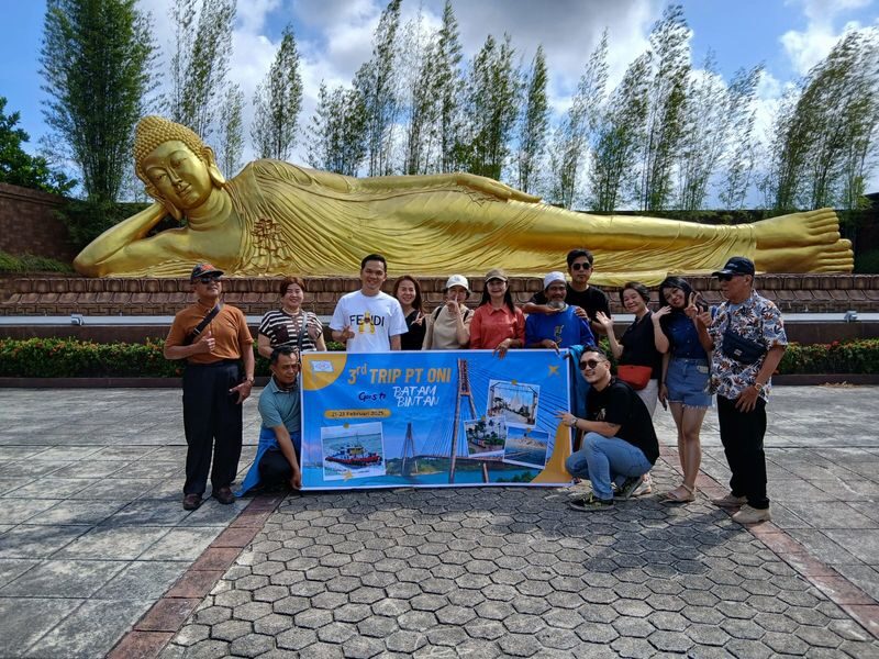Best Bintan Trip All Inclusive || Private Day Tour Package - Sand dunes and Blue Lake: a quick, photogenic stop