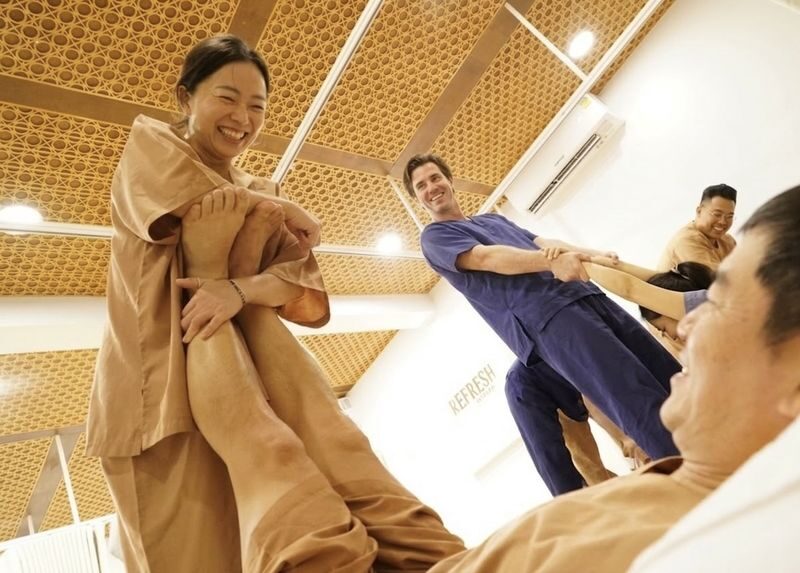 Best Couples Thai Massage Workshop at BTS Taksin in Bangkok - First, make a Ya Dom inhaler