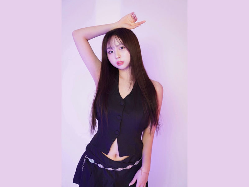 Best Kpop Dance Class in Myeongdong, Seoul (Photos & Video) - Meeting the instructor and warming up