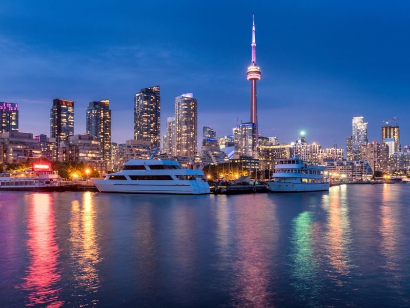 Best of Toronto City Tour with Boat Cruise and CN Tower - Toronto’s landmarks from a van