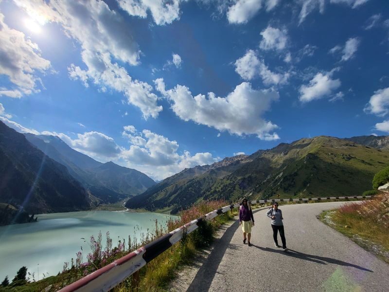 Big Almaty Lake & Alma-Arasan Half-day Mountain Tour - Big Almaty Lake: the main event