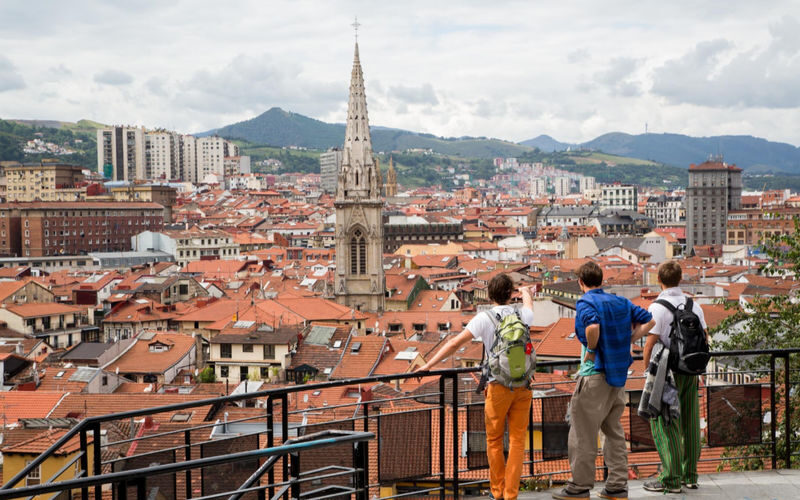 Bilbao morning and afternoon small group walking tour - What the small-group format means