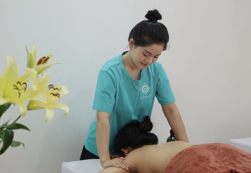 Bloom Spa & Massage Experience in Da Nang - Choosing between feet, shoulders, and a full-body massage