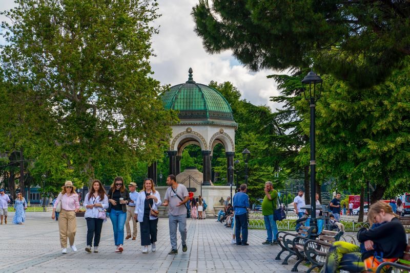 Blue Mosque, Hagia Sophia & Topkapi Palace Guided Tour w/Lunch - Starting at the German Fountain and Hippodrome
