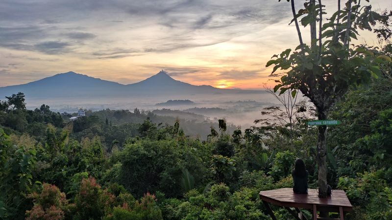 Borobudur Sunrise (Hill/Temple with Climb) Tour in Yogyakarta - Waiting for sunrise at Punthuk Setumbu