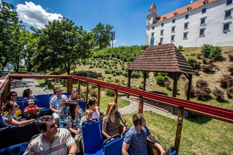Bratislava Castle & City Highlights 1-Hour Tour - The Presporácik Oldtimer ride