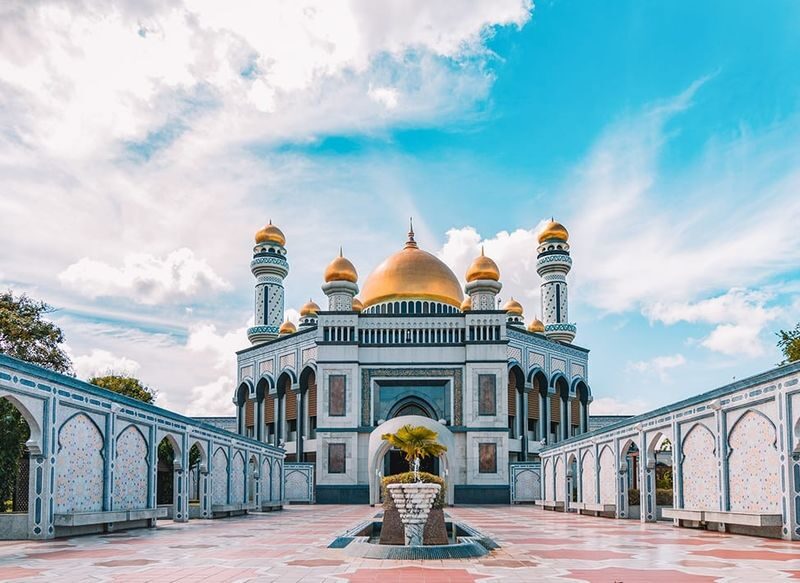 Brunei Half Day City Tour in Bandar Seri Begawan - Brunei Arts and Handicraft Centre: a change of pace