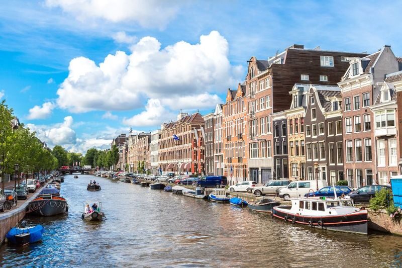 Brussels to Amsterdam Full-Day Small Group Tour - A canal cruise gives you a first look