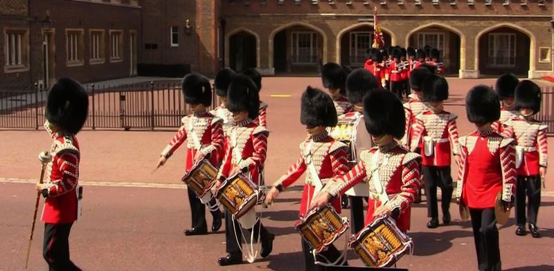 Buckingham Palace Changing of the Guard Tour - From the Guard’s Route to Royal London