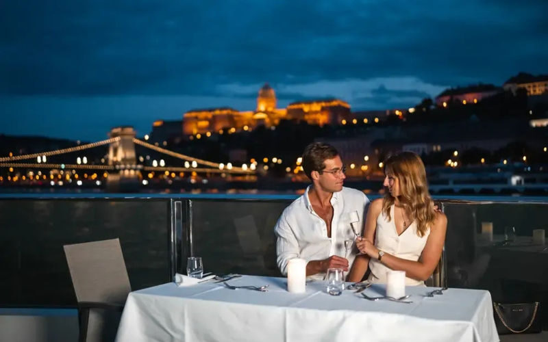 Budapest Dinner Cruise with Live Folk Music - Four courses with a Hungarian accent