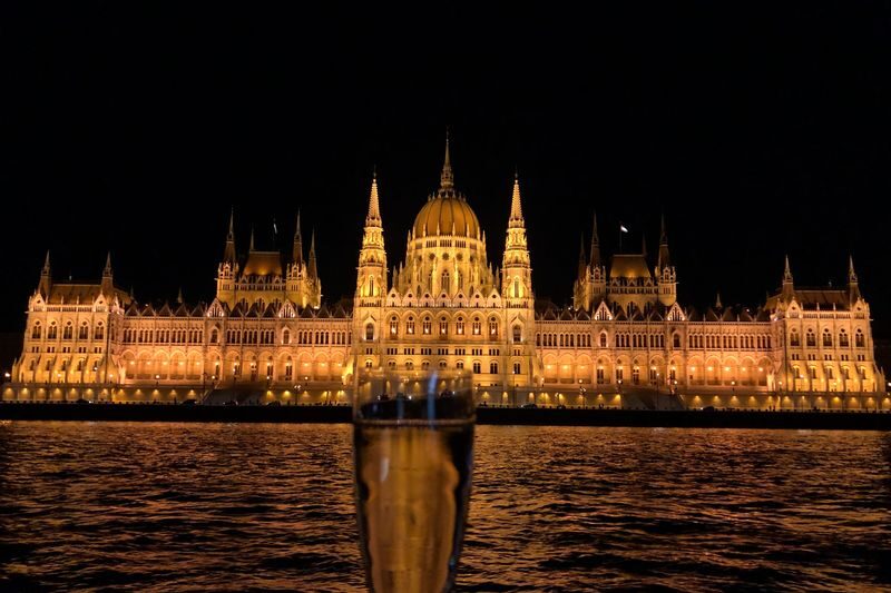 Budapest Evening Cruise with Drink & Audio Guide - What happens during the one-hour trip