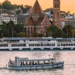Budapest Evening Cruise with Welcome Drink - One hour, without a guide or fixed seats