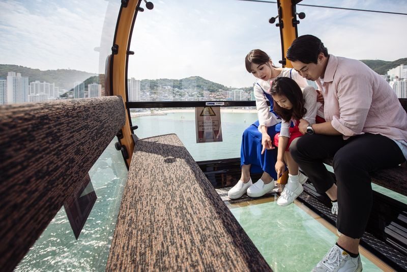 Busan Air Cruise Songdo Marine Cable Car Ticket - From the ticket counter to the cable car