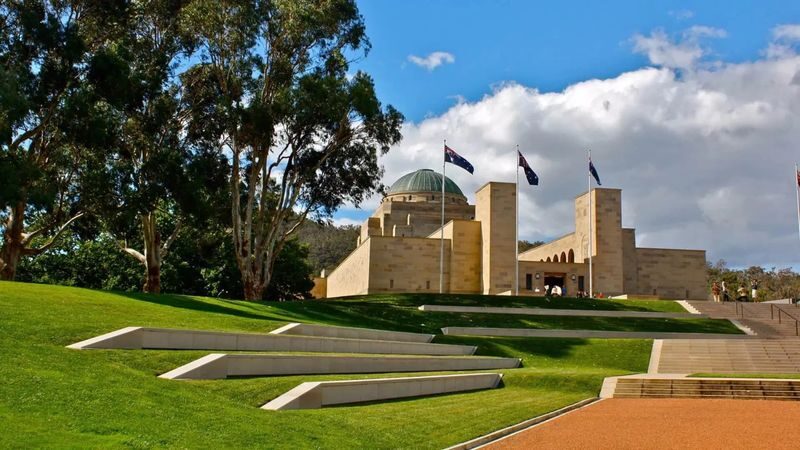 Canberra Highlights Tour - Parliament House: more than a photo stop