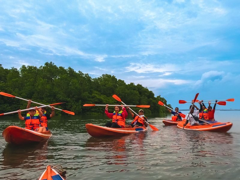 Canoeing Water Adventure Experience in Tanjung Benoa Bali - What the paddle feels like