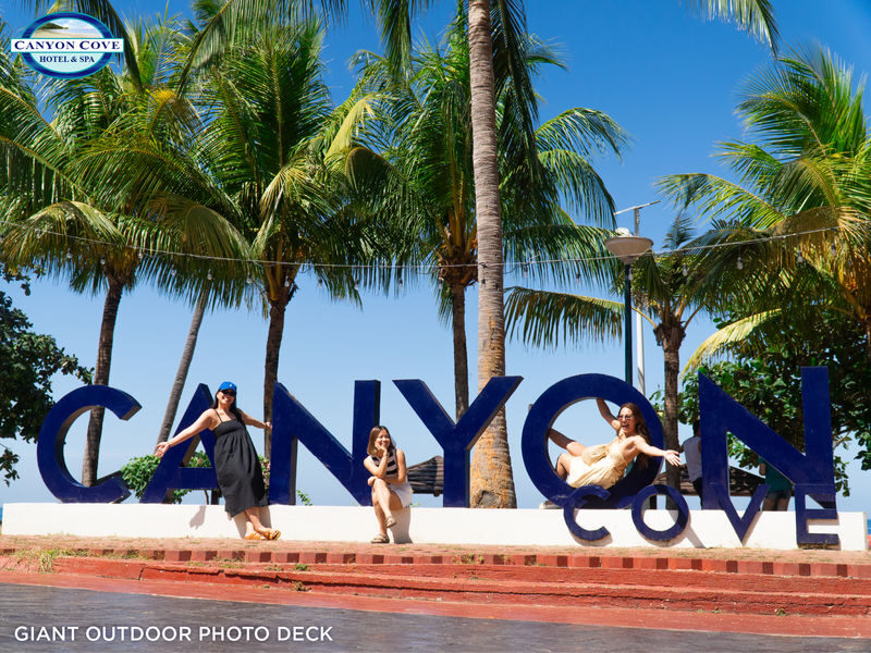 Canyon Cove Hotel & Spa Day Pass - Choosing between the pool and the shore