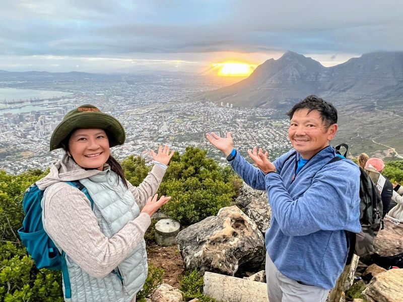 Cape Town Lions Head Private Sunrise Hike - A moderate route with ladders and scrambling