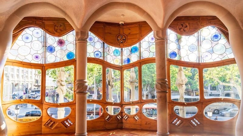 Casa Batllo Tour with Optional White Rabbit Museum Admission - From the main floor to the dragon rooftop