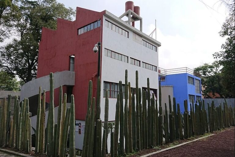 Casa Estudio Frida & Diego Tour at San Angel - Juan O’Gorman’s house sets the scene