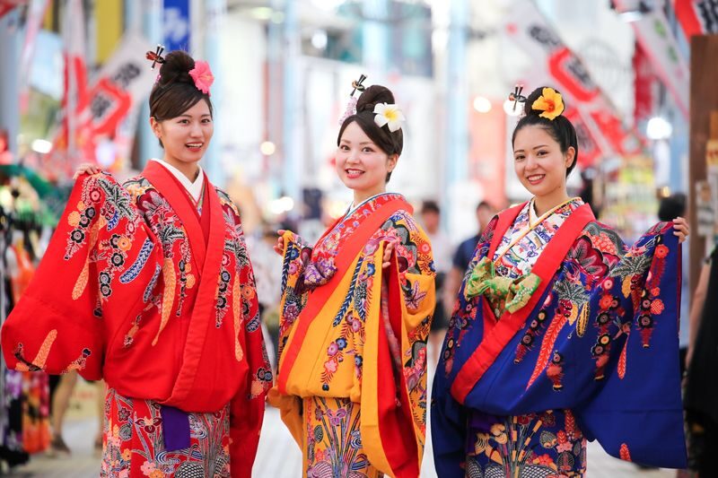 Casual Ryuso Costume Experience & Photo Shoot (Naha) - Hair styling is a highlight, not makeup