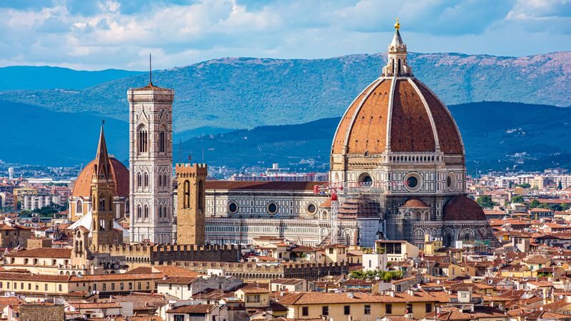 Cathedral of Santa Maria del Fiore tour in Florence - The meeting and the wait outside