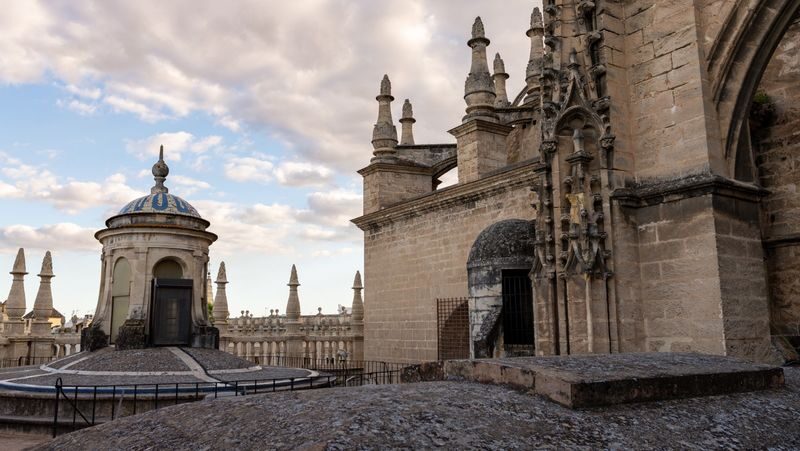 Cathedral of Seville and Giralda Tour - Read the cathedral’s styles as a timeline
