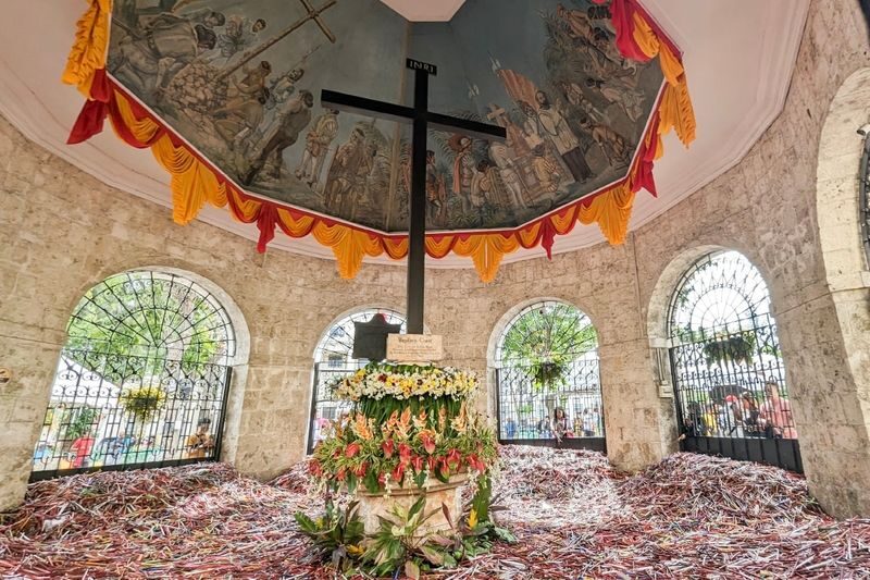 Cebu City with Sirao Garden Half Day Historical Tour - Magellan’s Cross and Santo Niño Basilica: two sites, one visit