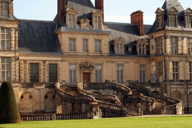 Chateau de Fontainebleau & Vaux-le-Vicomte Full Day Tour from Paris - Lunch at Vaux: Bring a Picnic or Buy a Meal