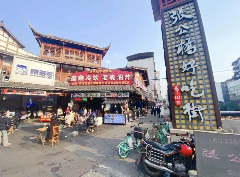 Chengdu Leshan Giant Buddha Full-Day Tour with Boat or Hike - Seeing the Buddha from the boat