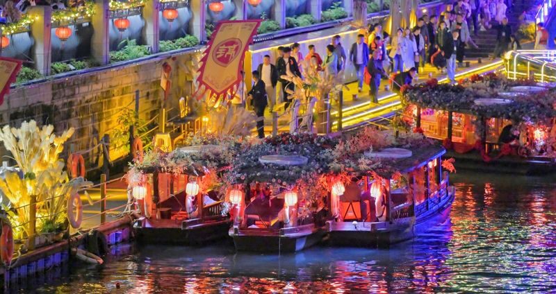 Chengdu Night Cruise on Jinjiang River - Picking a pier and route