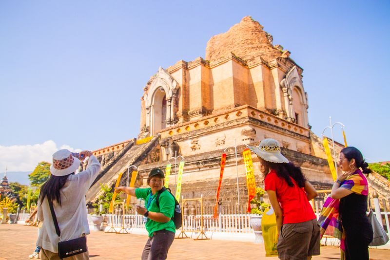 Chiang Mai Old City & Temples Guided Walking Tour - 3 Hrs - Wat Phan Tao: Teak Carving in a Smaller Setting