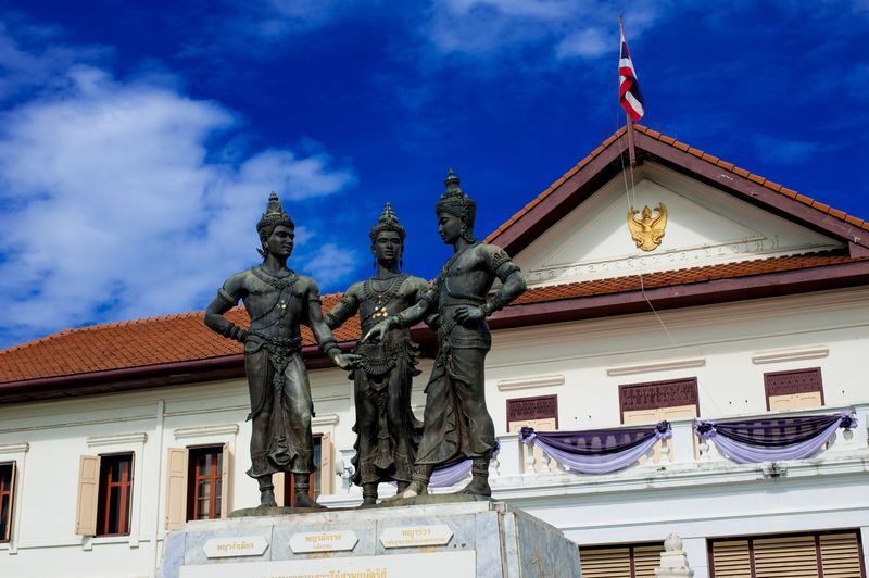 Chiang Mai Tuk Tuk Tour - Half Day - A quick pause at Three Kings Monument