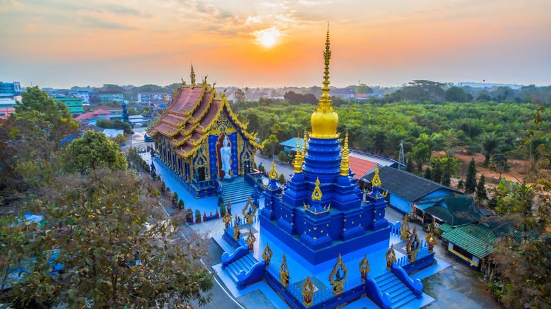 Chiang Rai Customizable Guided Tour - Full Day - Beyond the temples: tea, river and border country