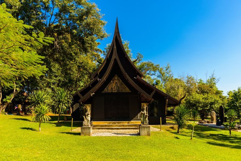 Chiang Rai White, Blue Temple, Black House Museum, Hot Spring Tour - Blue and white make an unlikely pair