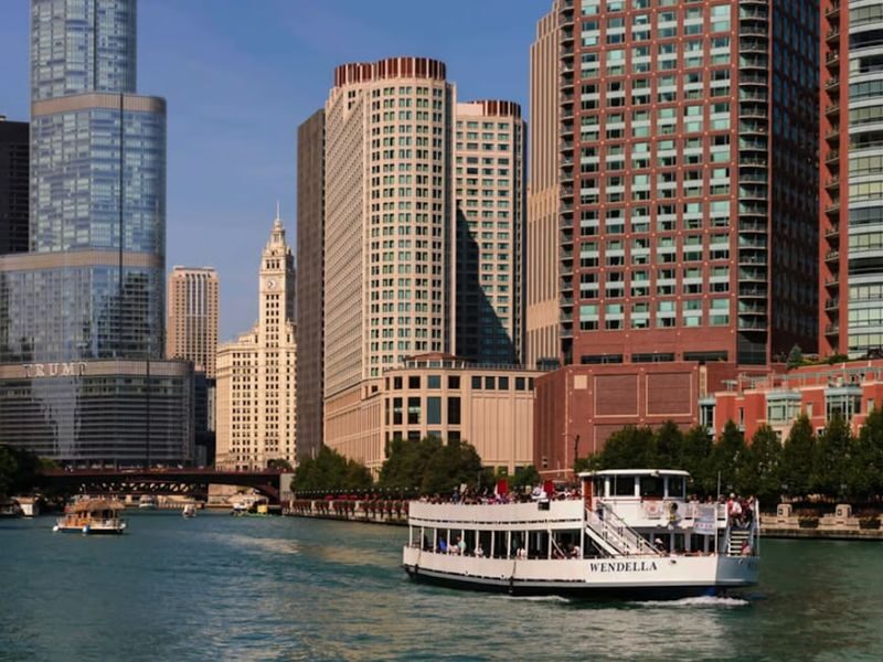 Chicago River Architecture Tour - A guide-led cruise, not a self-guided skyline lap
