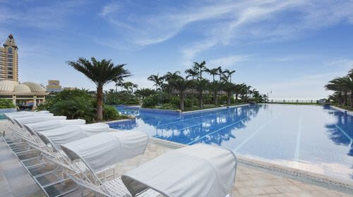 Chimelong Hengqin Bay Water World - Start with the pools and slides