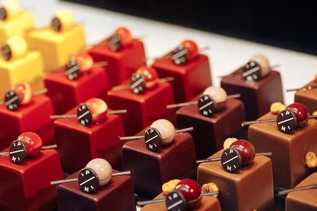 Chocolate Walking Tour and Workshop in Brussels - Ten tastings, several makers, one sweet comparison