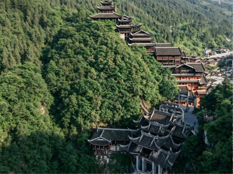 Chongqing Chiyou Jiulicheng & Wujiang Gallery Day Tour - The ride out in a small-group van