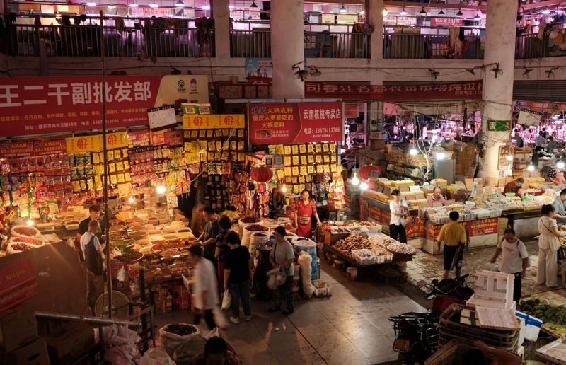 Chongqing Guanyinqiao Half-Day Local Food & Hidden Gems Tour - Food courts add another layer