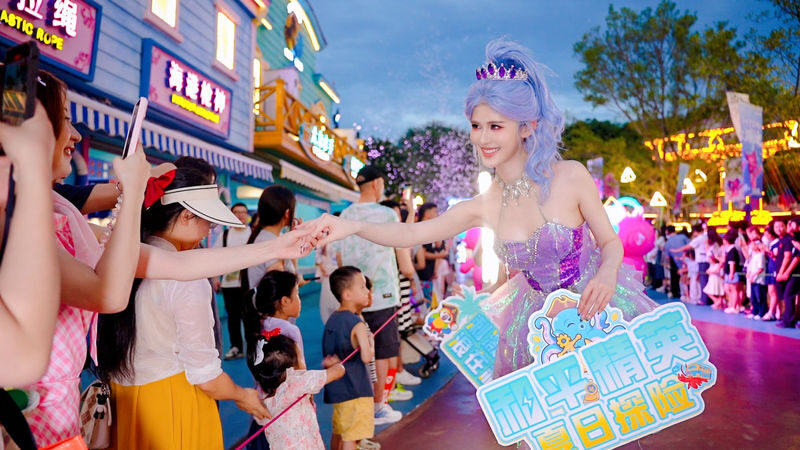 Chongqing Happy Valley - Coasters, drops and the family-friendly counterweight