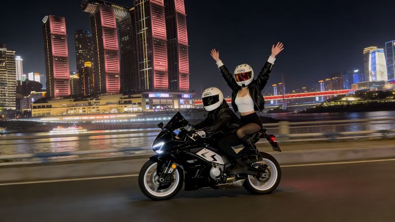 Chongqing Internet-famous Motorcycle Photo & Video Experience - Nanbin Road’s lights are the main event