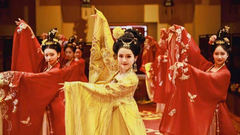 Chongqing Qing Yu Yan Imperial Feast Experience - A long meal paced by dance and ceremony