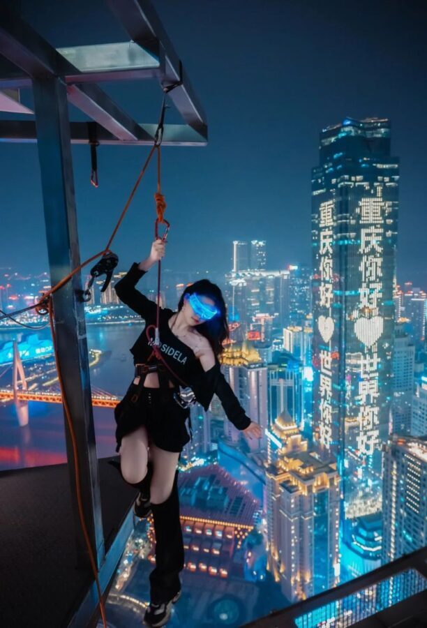 Chongqing World Trade Center Sky Observation Deck 131 Ticket - Reading Chongqing from the 56th floor