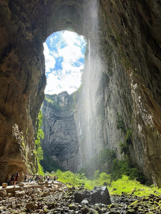 Chongqing Wulong Three Natural Bridges and Fairy Mountain 3-Day Tour - Day two: the Wujiang Gallery and old-town streets