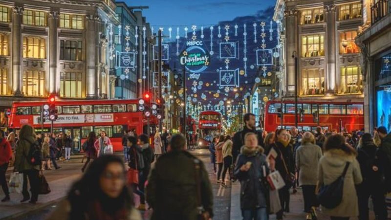 Christmas Lights Tour in London - What the guide adds to the ride