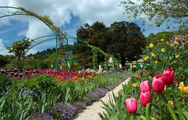 Claude Monets Home and Gardens Guided Tour - At Giverny, start with the garden that inspired Monet