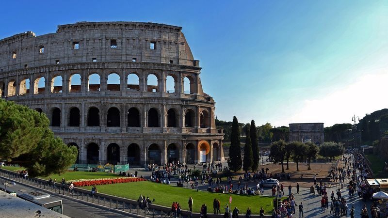 Colosseum, Roman Forum, and Palatine Hill Tour in Rome - Entering the Colosseum with a guide